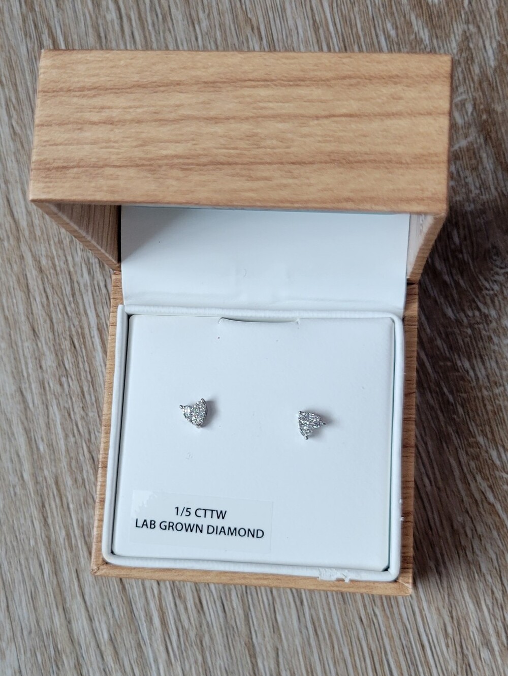 NWT Unique Moments Diamond Heart Earrings